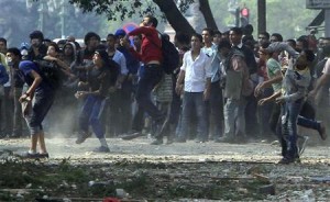 الاحتجاجات على مرسي في القاهرة تدخل يومها الثالث