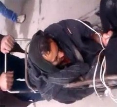 بالفيديو.. ثوار سورية يعرضون للبيع شبيحاً قتل إمام مسجد