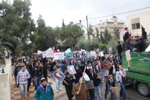 مواكب سيارات للموالاة وحشود كبيرة بالتزامن مع مسيرة الاخوان