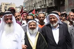 اعتصامات أمام منازل قيادات الاخوان وعبيدات