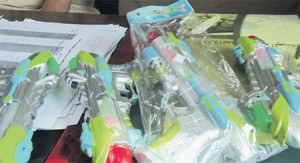 ضبط 30 الف حبة كبتاجون مخدره مخبأه داخل العاب اطفال