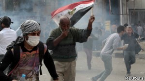 قوات الأمن المصرية تقتحم ميدان التحرير بالقاهرة