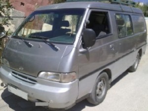 ضبط 30 قنبلة مولوتوف في باص بالهاشمي الشمالي... وهروب شخصين كانا بداخله