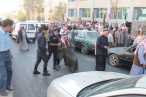 متقاعدو الفوسفات يغلقون شارع الصناعة والتجارة