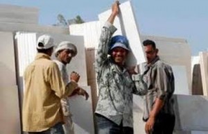 مقاولون: شلل كامل في قطاع الانشاءات بسبب حملات ملاحقة العمالة المصرية
