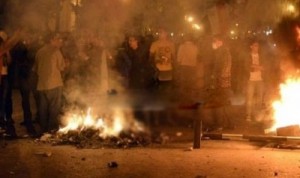 قتيلان في الاشتباكات امام قصر الرئاسة في مواجهات بين مؤيدي ومعارضي مرسي