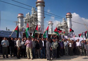 الكابلات المتحدة تفصل موظفا لحثه زملائه على صيام ( العشر البيض)!!