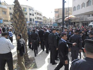 تابوت للكردي في معان ومسيرة بالمئات في اربد