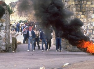 يديعوت احرونوت : الانتفاضة الثالثة على الابواب.. وتل أبيب تتأهب عسكريا