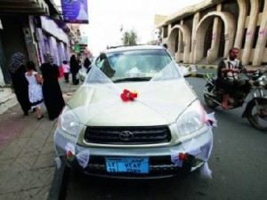 فتاة أسترالية تدفع لشاب يمني 5 ملايين ريال يمني «مهراً» وتهدية «سيارة فاخرة»