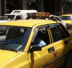 سيارات سورية تنقل الركاب في عمان بالأجرة!