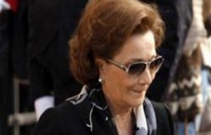 لماذا دخلت سوزان مبارك مستشفى المعادي من الباب الخلفي وأخفت وجهها بنظارة سوداء وايشارب ؟