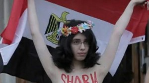 علياء المهدي تحتج عارية بالسويد ضد دستور مصر