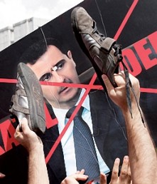 الأسد مستعد للخروج من سوريا مع 142 شخصا من حاشيته!