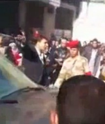 بالفيديو.. المصريون يطردون السفيرة الأمريكية اثناء تفقدها الاستفتاء