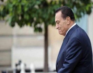 مبارك شاهد قتل المتظاهرين على قناة مشفرة – فيديو