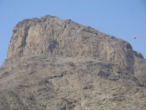 وفاة خمسيني سقط عن مرتفع صخري في الفحيص