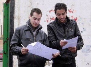 اشتباكات وشغب أمام قاعات "توجيهي" بالسلط وحرمان 72 طالبا بالطفيلة وجرش وعين الباشا