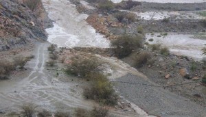 سد يفيض نحو المنازل في "المشارع"