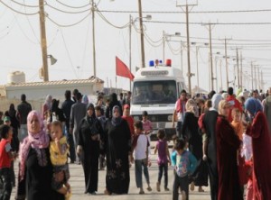 6 اصابات بمشاجرة بين لاجئين وموزعي معونات في مخيم الزعتري