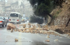 الدفاع المدني يسعف 139 مواطنا وينقل 960 حالة مرضية إلى مراكز وعيادات طبية