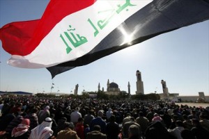 العراق : عشرات الآلاف يحتجون ضد المالكي - صور