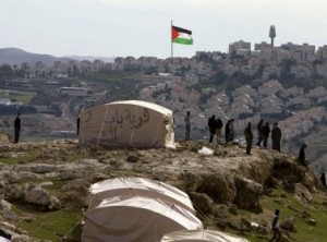 الاحتلال يدمر قرية "باب الشمس" ويعتقل العشرات