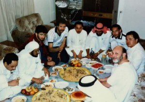 من هو أسامة بن لادن ؟ .. صور نادرة تُنشر لأول مرة لزعيم القاعدة