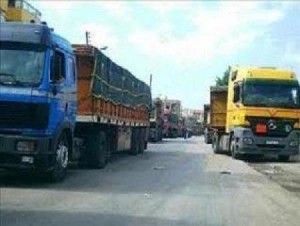 350 شاحنة عالقة على حدود الكرامة ..والنفط العراقي لا يصل
