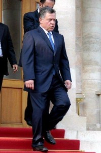 النسور يؤكد بان الملك سيفوض صلاحياته اختيارياً وتدريجيا