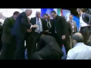 بالفيديو .. محاولة اغتيال على الهواء مباشرة لزعيم تركي في بلغاريا