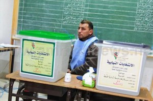 الخوالدة يعتصمون أمام "المستقلة للانتخاب" احتجاجا على نتائج الاقتراع