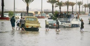 عشرات الاسر الاردنية تحاصرها الفيضانات والسيول في تبوك