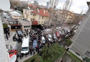 الأناضول: الانفجار وقع في غرفة الحراسة في السفارة الاميركية في أنقرة...فيديو