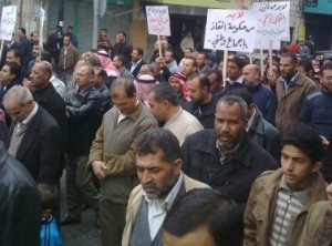 وقفة احتجاجية في المزار الجنوبي تطالب بالإسراع في الإصلاحات