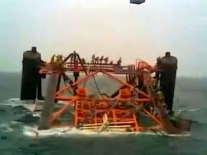 مشاهد مروعة بالفيديو لغرق منصة غاز إيرانية في الخليج العربي