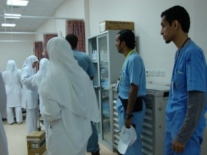 اعتداء على ممرض وسقوط فتاة من الطابق الثاني بالرصيفة