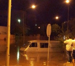 السيول تحاصر 5000 مواطن بمنطقة الشامية في العقبة