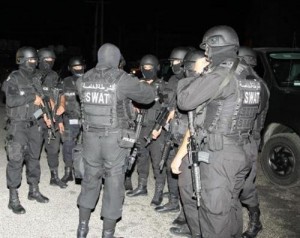 مداهمة لـ "30" فجر اليوم في الطفيلة