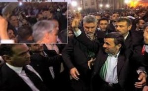 بعد قذفه بالحذاء:محاولة اعتداء جديدة على "نجاد" في القاهرة بحضور عمرو موسى