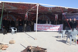 تزامناً والبدء الدراسي الجامعي اعتصام مفتوح لـ اعضاء الهيئة التدريسية والإدارية يشل مرافق كلية معان ..صور