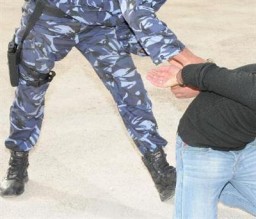 القاء القبض على سارق 30 منزلاً بإربد