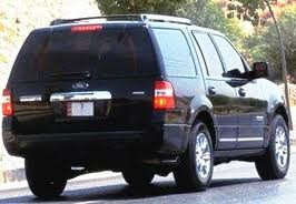 سائق وزير التربيه يمارس صلاحيات معاليه