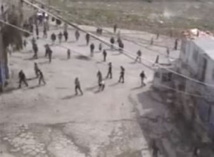 محتجون يهاجمون مصنعا للاسمنت في وادي السير - فيديو