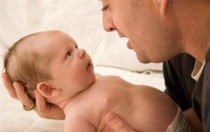 الحكومة تناقش منح 'إجازة أبوة' للموظفين