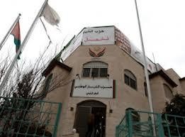 "التيار الوطني" يُغلق مكاتب وينهي عقوداً