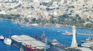 منع تفريغ شحنة ذرة فاسدة من باخرة