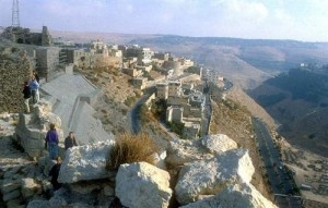 كركيون يرفضون تسلم تعويضات منازلهم "المنزلقة"