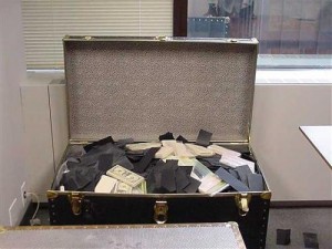 أفارقة يحتالون على مواطنين بـ"الدولار الأسود"