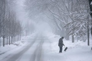 عاصفة ثلجية مدمرة تضرب الغرب الأوسط الأمريكي